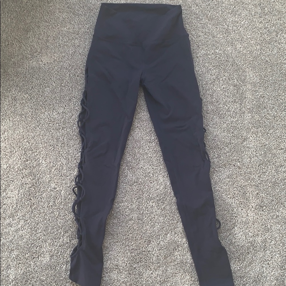 Alo yoga “lace up” highwaisted leggings worn once